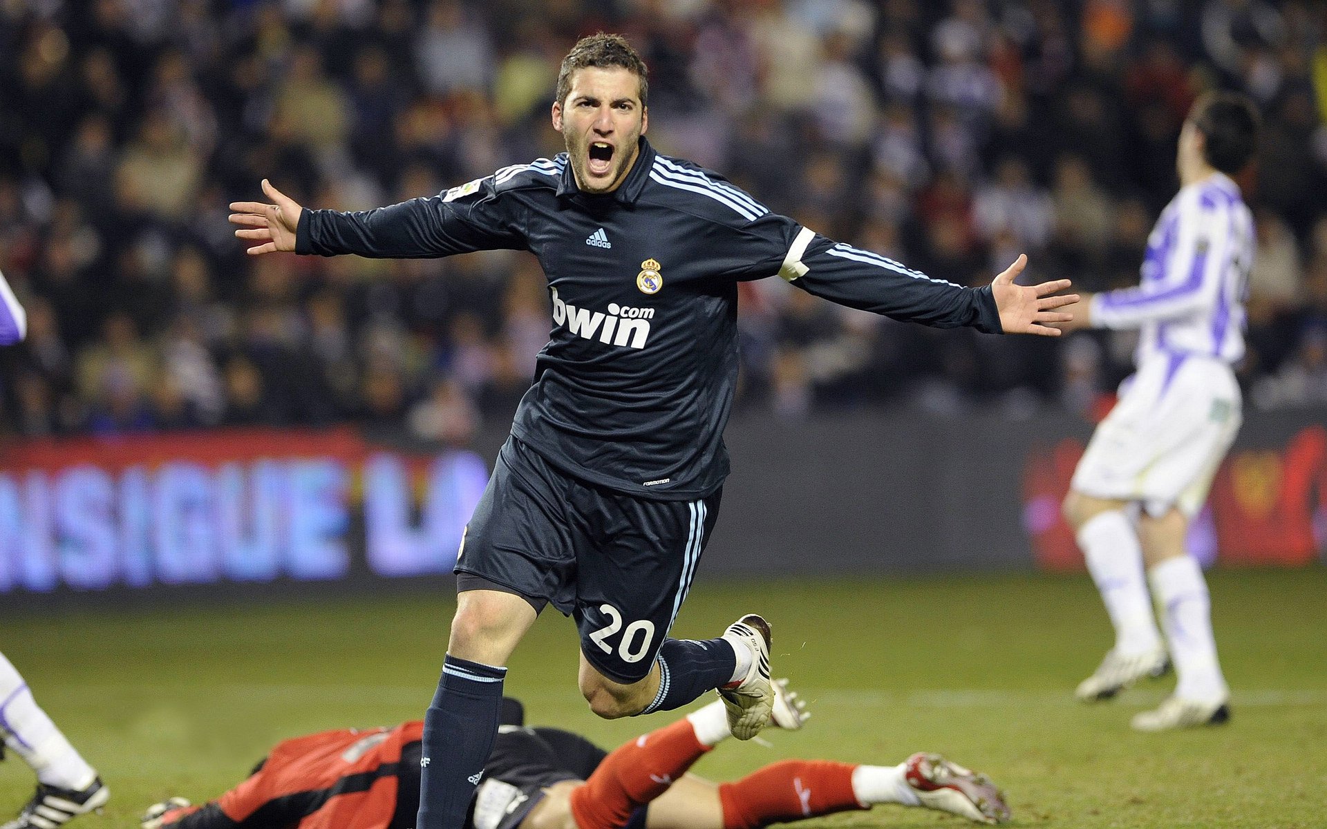 塞维利亚延续佳绩,争夺西甲欧战资格